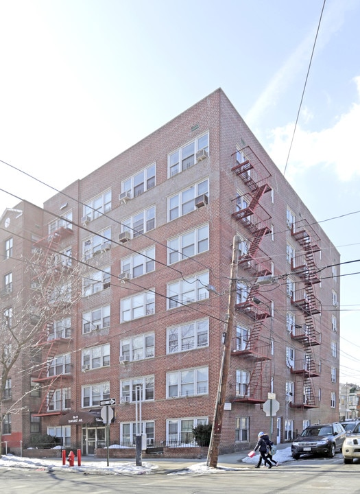 Venus Apartments in Flushing, NY - Foto de edificio