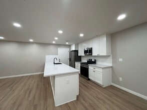 5224 Tipton St in San Diego, CA - Building Photo - Building Photo
