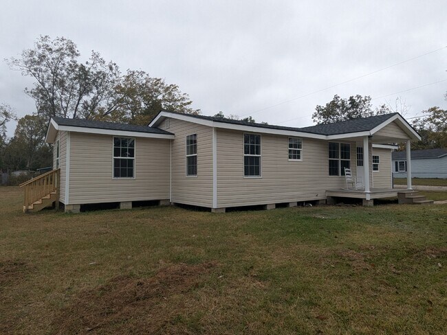 202 Underwood Dr in Uvalda, GA - Building Photo - Building Photo