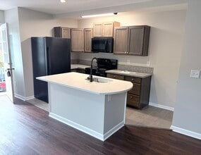 632 N Broad St in Mooresville, NC - Building Photo - Building Photo