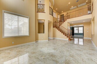 7390 Arcadia Bluff Ct in Las Vegas, NV - Building Photo - Building Photo
