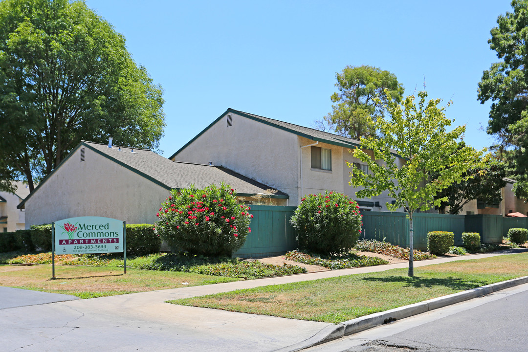 Merced Commons in Merced, CA - Foto de edificio