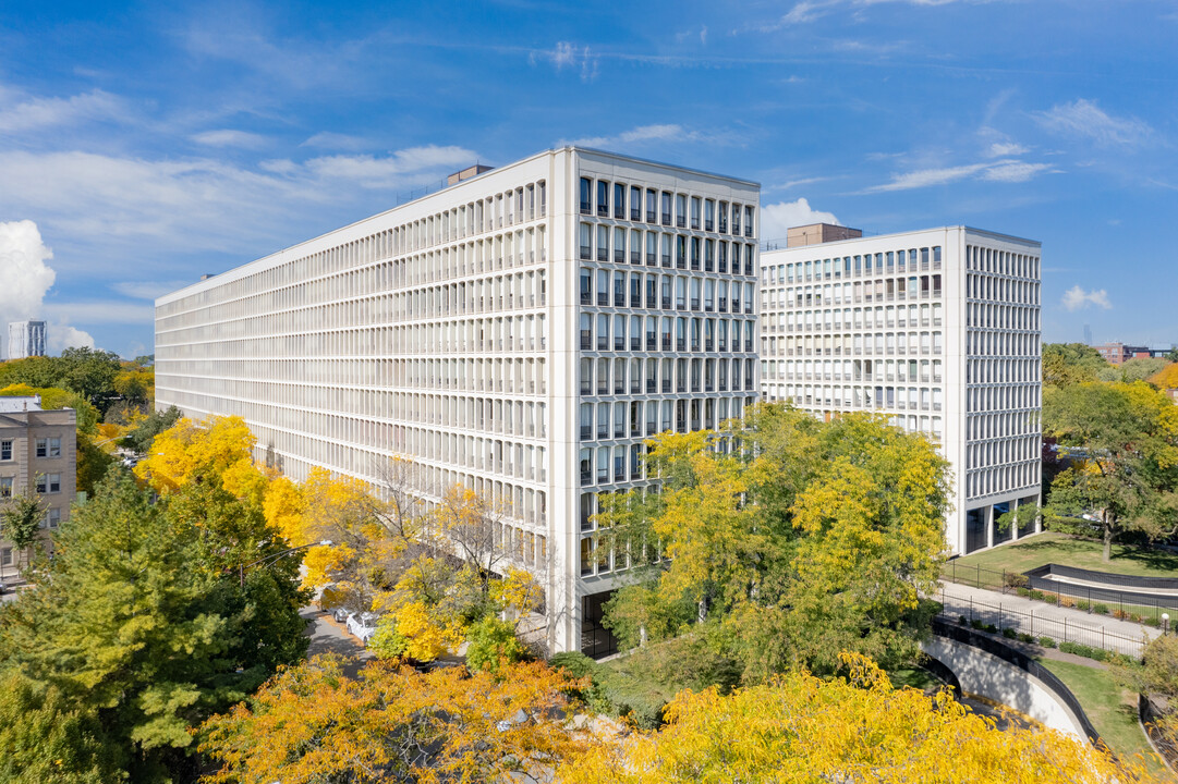 University Park in Chicago, IL - Foto de edificio