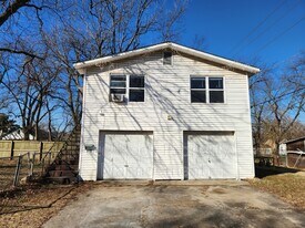 621 S Cherry Ave in Ada, OK - Building Photo