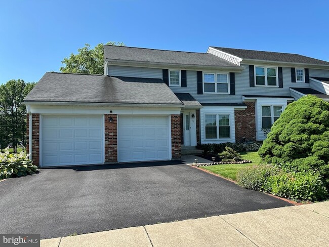 property at 25 Green Meadow Ct