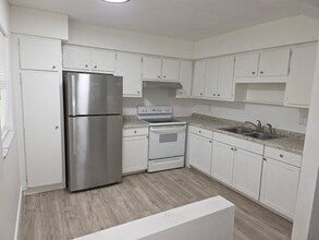 Broadway Apartments in Ft. Myers, FL - Foto de edificio - Building Photo