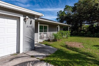 8007 Royal Ct in La Belle, FL - Building Photo - Building Photo