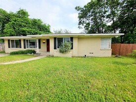 9867 Carnegie Pl in Dallas, TX - Building Photo