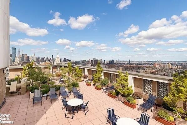 60 E 8th St in New York, NY - Building Photo - Building Photo