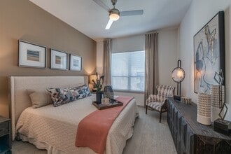 Promenade at Las Colinas in Irving, TX - Foto de edificio - Building Photo