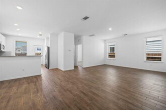 472 Pickrell Lp in Andice, TX - Building Photo - Building Photo