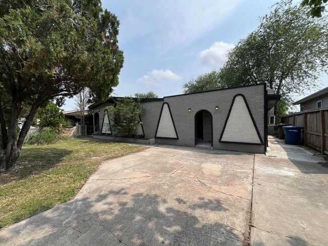 property at 3305 Mahan Dr
