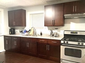 9427 S Ewing Ave, Unit 1R in Chicago, IL - Building Photo