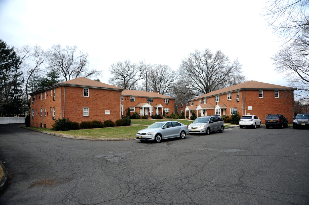 1 Lindley Ave in Tenafly, NJ - Building Photo