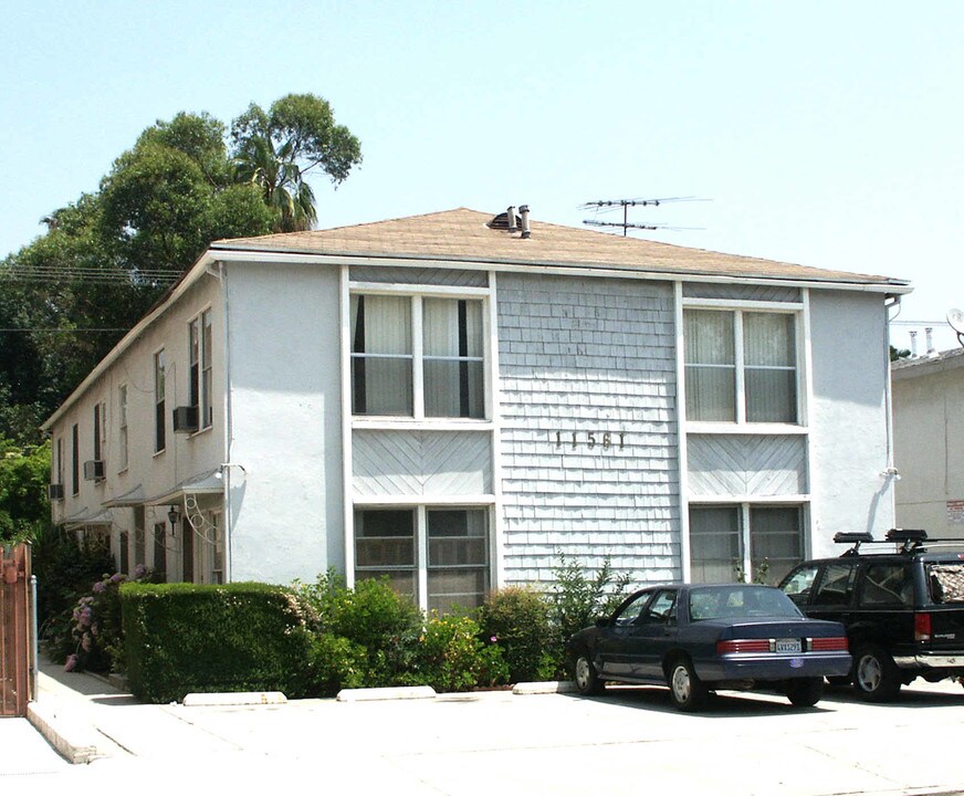 11561 Riverside Dr in North Hollywood, CA - Foto de edificio