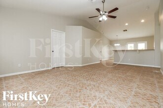 1302 SW 35th St in Cape Coral, FL - Foto de edificio - Building Photo