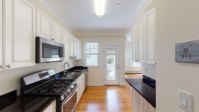 65 Langdon St, Unit 12 in Cambridge, MA - Building Photo - Building Photo