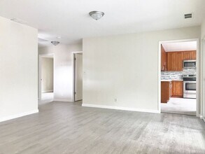 1225 Clinton St in Redwood City, CA - Building Photo - Building Photo