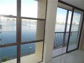 17500 N Bay Rd in Sunny Isles Beach, FL - Building Photo - Building Photo