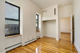 31-48 Steinway St in Queens, NY - Building Photo - Building Photo