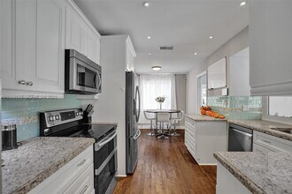 2101 N 52nd Ave in Hollywood, FL - Building Photo - Building Photo