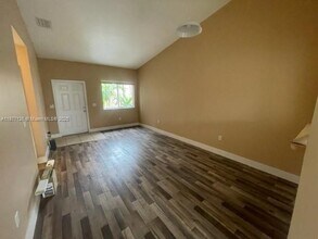 631 NW 79th Terrace in Pembroke Pines, FL - Building Photo - Building Photo