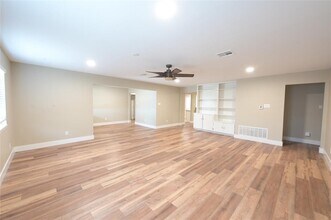 2106 S Colorado St in Lockhart, TX - Building Photo - Building Photo