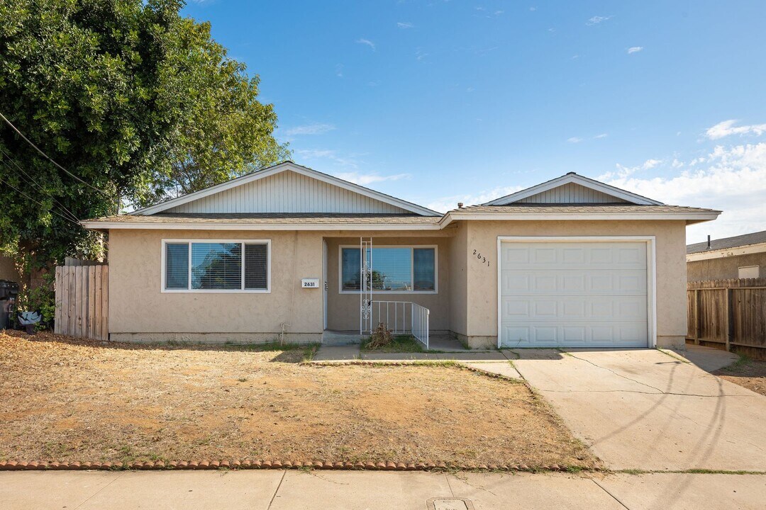 2631 Hopkins St in San Diego, CA - Building Photo
