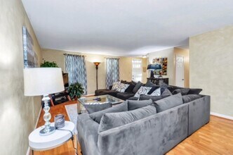 530 N Post Oak Ln in Houston, TX - Building Photo - Building Photo