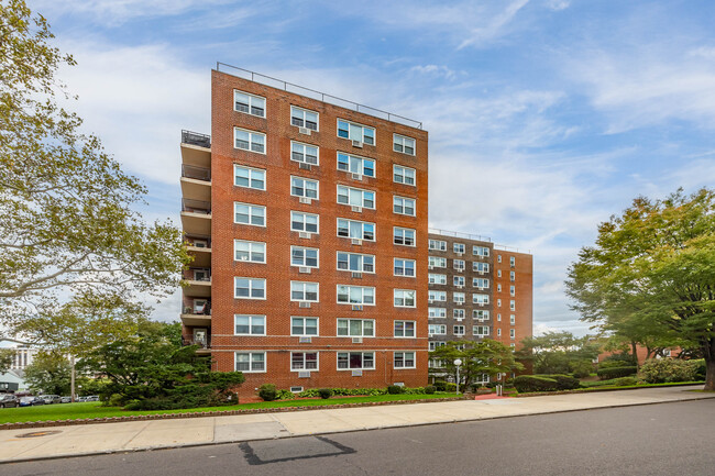 The Highlander Hall in Jamaica, NY - Building Photo - Building Photo