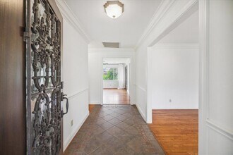 10 Pom Ct in Houston, TX - Building Photo - Building Photo