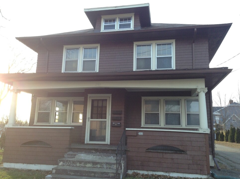 311 W Washington Ave-Unit -Lower in Jackson, MI - Foto de edificio