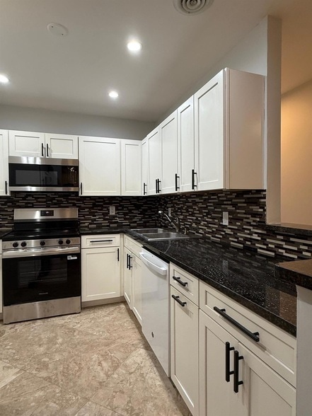 5700 NE 22nd Way, Unit 328 in Fort Lauderdale, FL - Building Photo - Building Photo