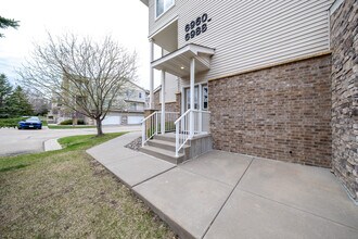 6988 S Park Dr in Savage, MN - Building Photo - Building Photo
