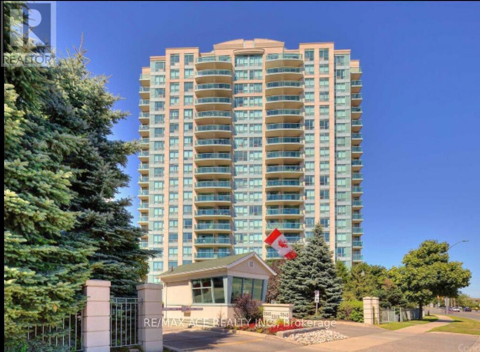 2585-2585 Erin Centre Blvd in Mississauga, ON - Building Photo