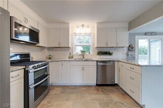 11 Massachusetts Ave in Warwick, RI - Building Photo - Building Photo