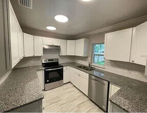 2014 NW 35th Ave in Gainesville, FL - Building Photo - Building Photo