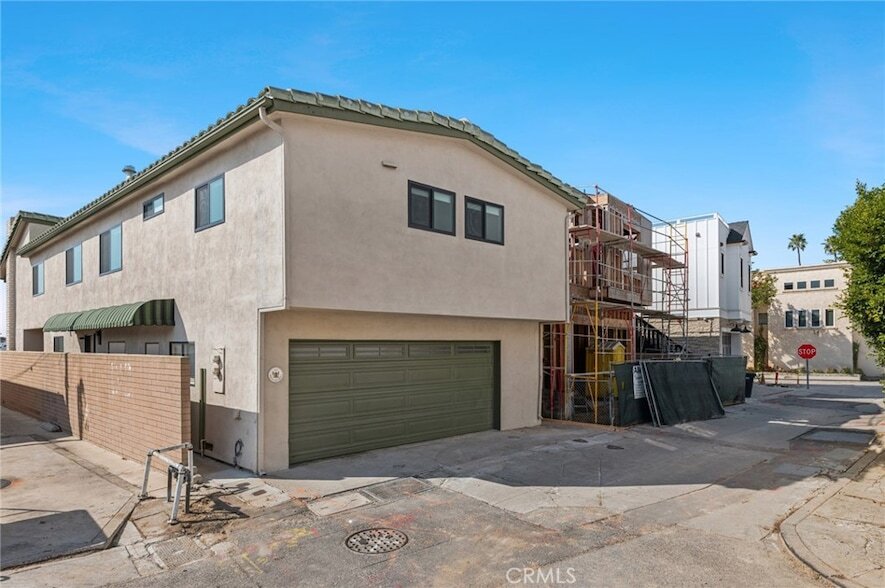 404 S Bay Front, Unit B in Newport Beach, CA - Building Photo