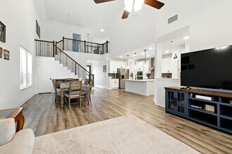 15727 Rosemary Hl Ln in Conroe, TX - Foto de edificio - Building Photo