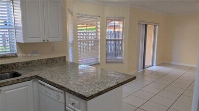 202 W Forest Oak Cir in Davie, FL - Foto de edificio - Building Photo