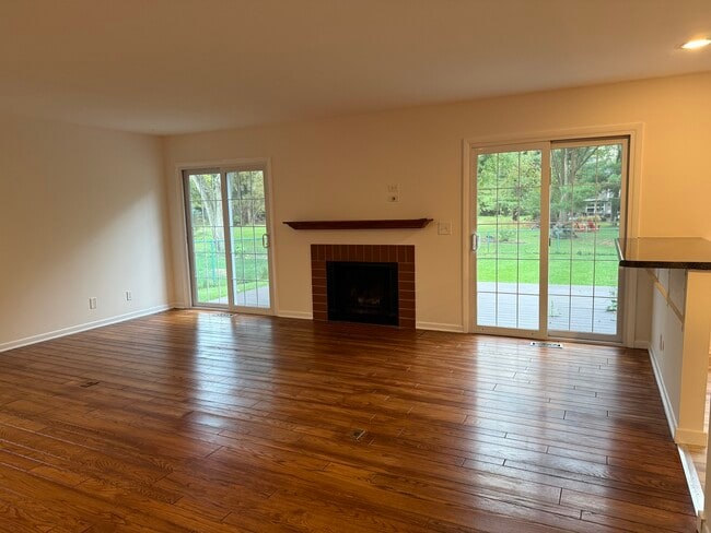 504 Old Hunt Rd in Fox River Grove, IL - Building Photo - Building Photo