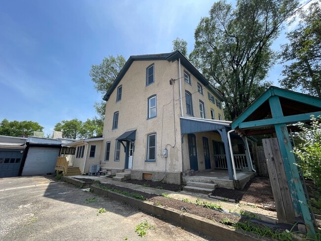 424 W Mount Pleasant Ave in Philadelphia, PA - Building Photo - Building Photo