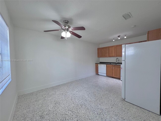 3216 SW 25th Ter in Miami, FL - Building Photo - Building Photo