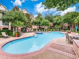 Churchill on the Park in Dallas, TX - Building Photo