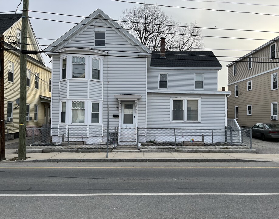 92 Pine St in Nashua, NH - Building Photo