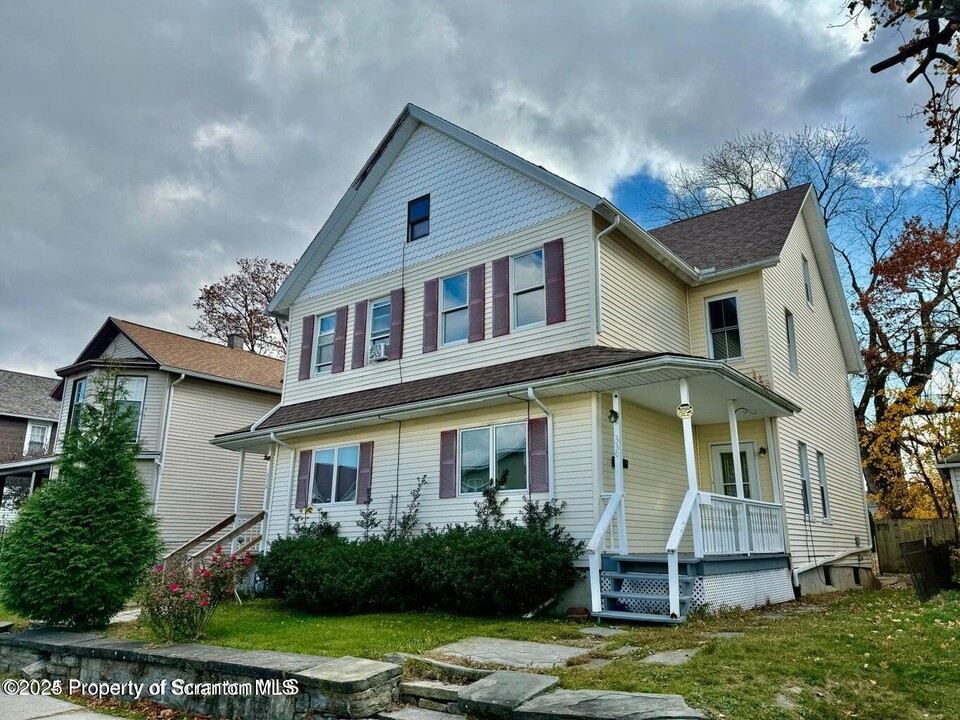 332 N Sumner Ave in Scranton, PA - Building Photo