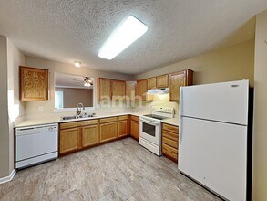 8059 Sydney Ln in Avon, IN - Building Photo - Building Photo
