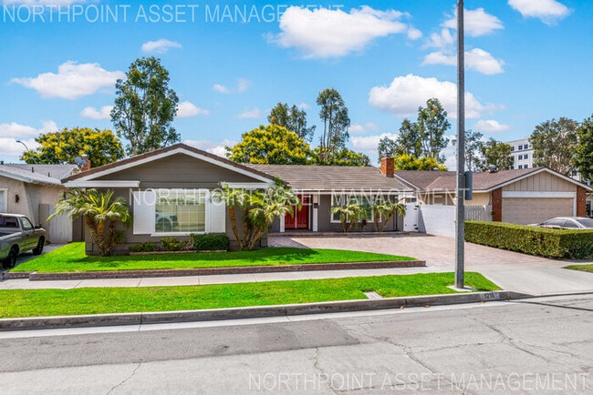 property at 1216 E Clifpark Way