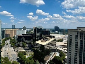 3324 Peachtree Rd in Atlanta, GA - Building Photo - Building Photo