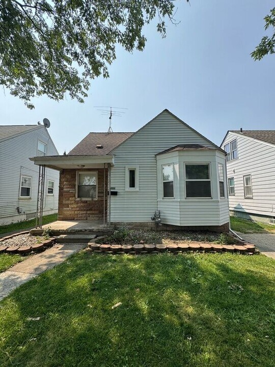1320 Washington Ave in Lincoln Park, MI - Building Photo